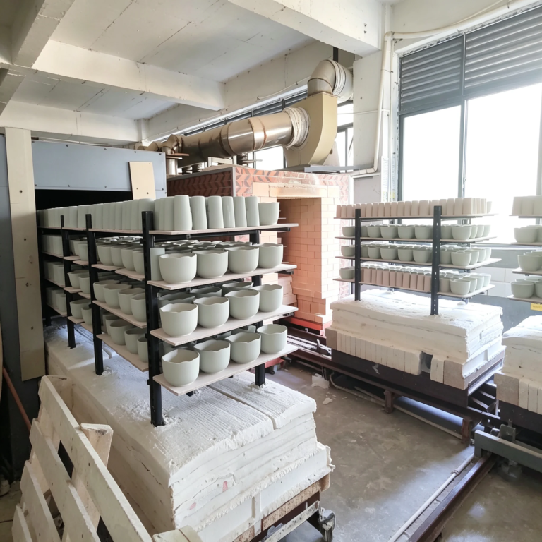 High-temperature kiln firing ceramics at 1280 degrees Celsius