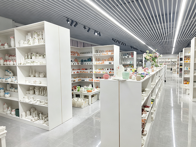 TYY china ceramic showroom in Dehua, featuring wholesale collections of tableware, home décor, and seasonal ceramic products