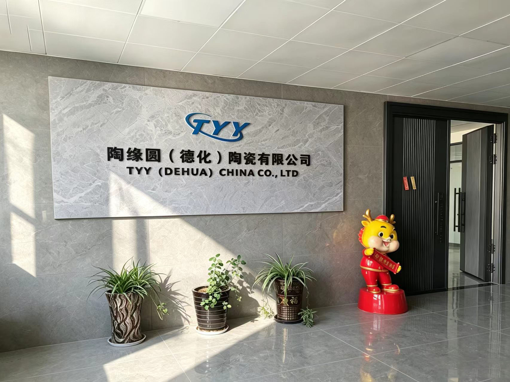 TYY china ceramic factory at Dehua manufacturing facility, professional ceramic home decor production center