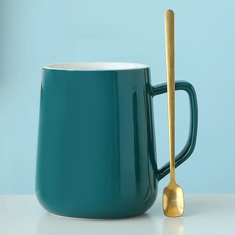 004G ceramic mug with spoon in blue glossy finish for modern drinkware collections.