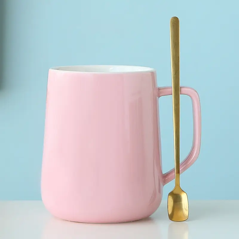 004G ceramic mug with spoon in pink glossy finish for modern drinkware collections.