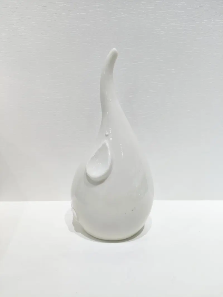 064D elephant ceramic decorative figurine in glossy white finish featuring a sculptural elephant shape for interior decoration