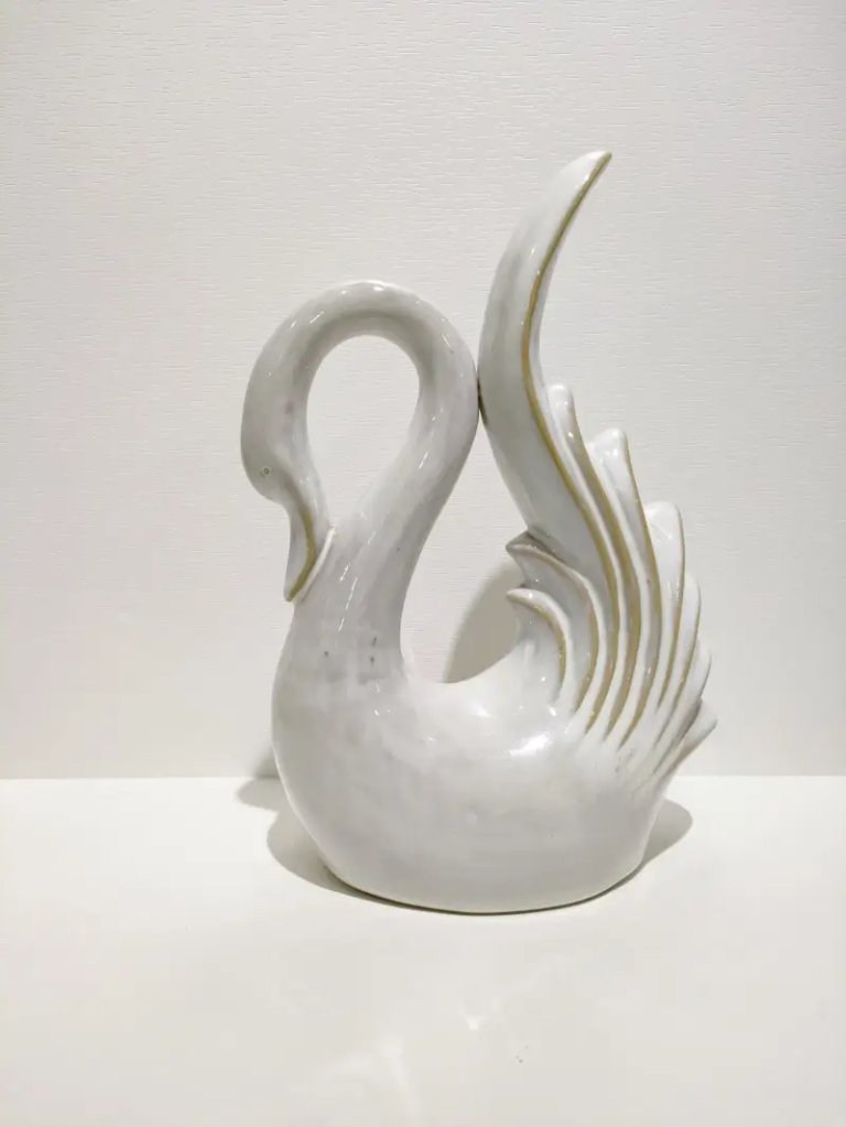 124D Swan Ceramic Form featuring flowing curved silhouette and smooth sculptural lines.