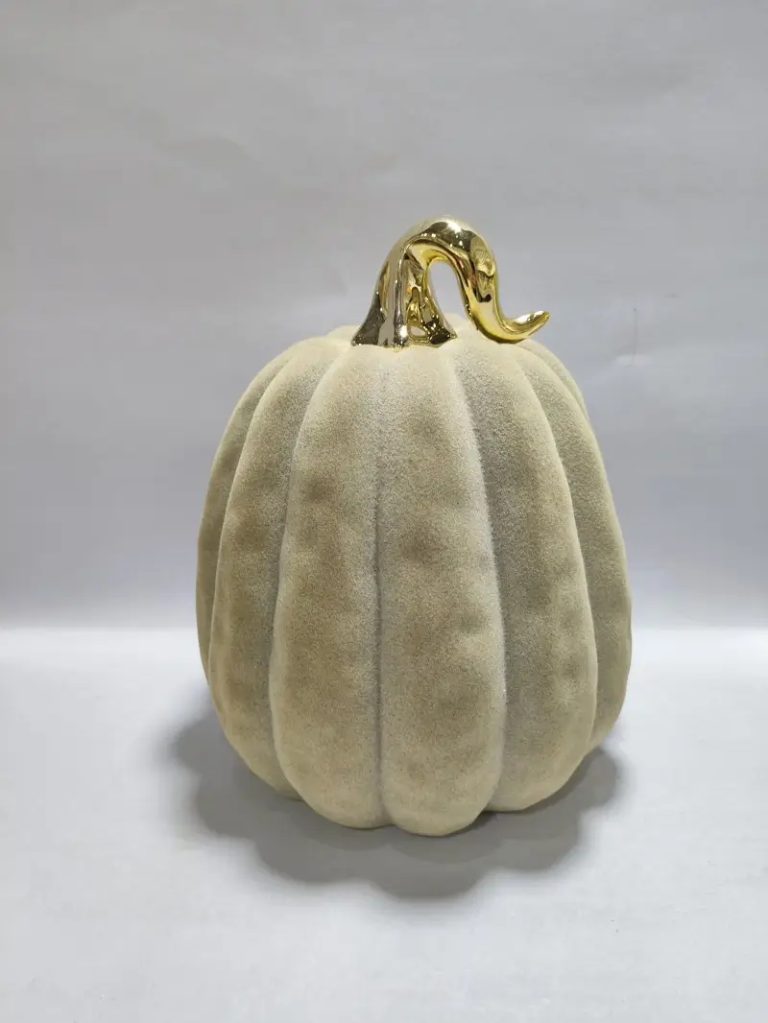 250D gray flocked pumpkin decorative figurine with an electroplated stem for Halloween seasonal decoration.