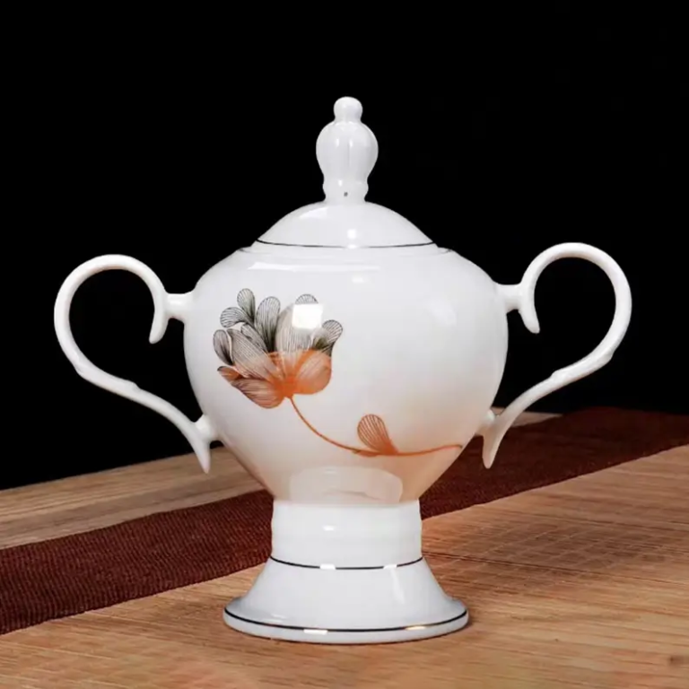 047J porcelain sugar bowl with floral decal decoration and refined gold-trimmed detailing.