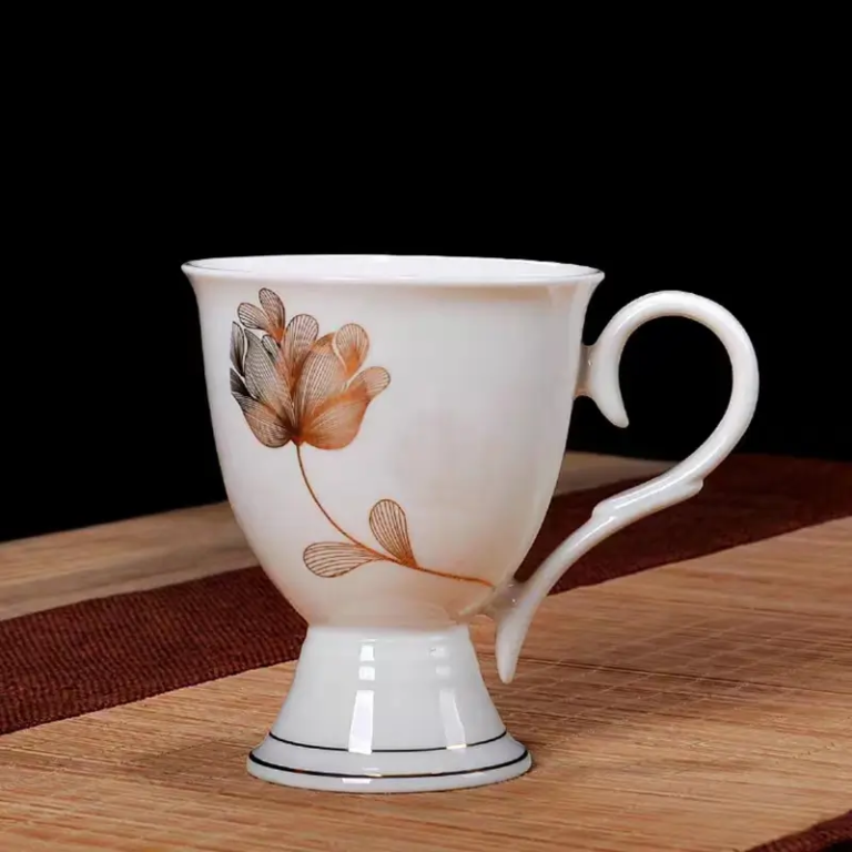 047J porcelain tea cup with coordinated floral decal decoration and refined gold-trimmed detailing.