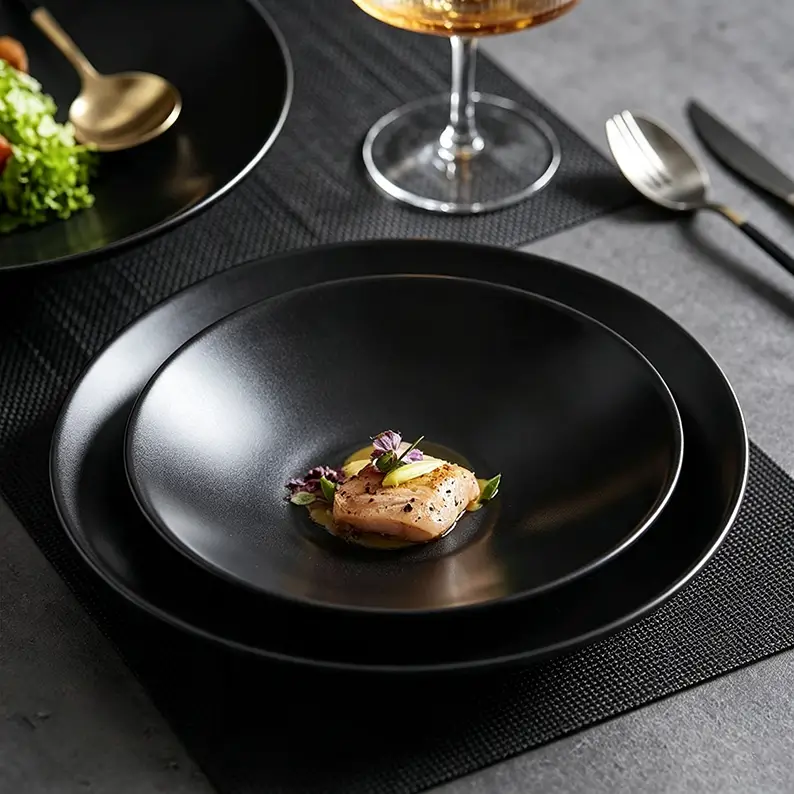 black-coupe-ceramic-plate