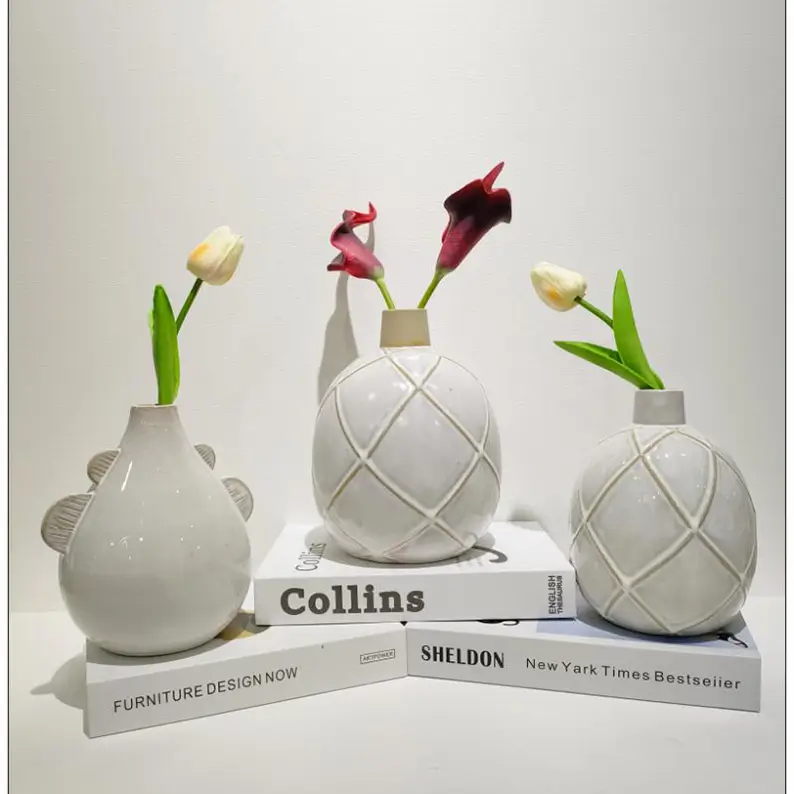 Ceramic vases showing natural reactive glaze color transitions and kiln-fired surface variations
