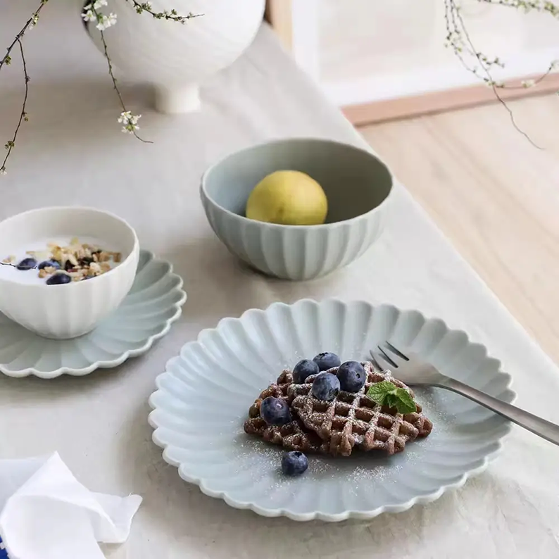 Two-color matching matte ceramic tableware set for modern minimalist dining table layout